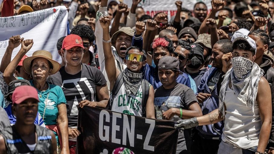 Madagascar : soutien militaire aux manifestants, une analyse du contexte. Madagascar : Une Révolte Soutenue par l'Armée - Décryptage du Contexte
