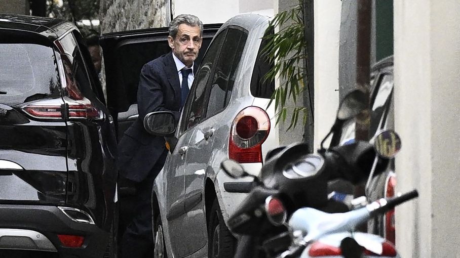 Les défis carcéraux de Nicolas Sarkozy : Perspectives pour l'ancien président en détention. Ce que réserve la prison à Nicolas Sarkozy : un aperçu des conditions de détention.