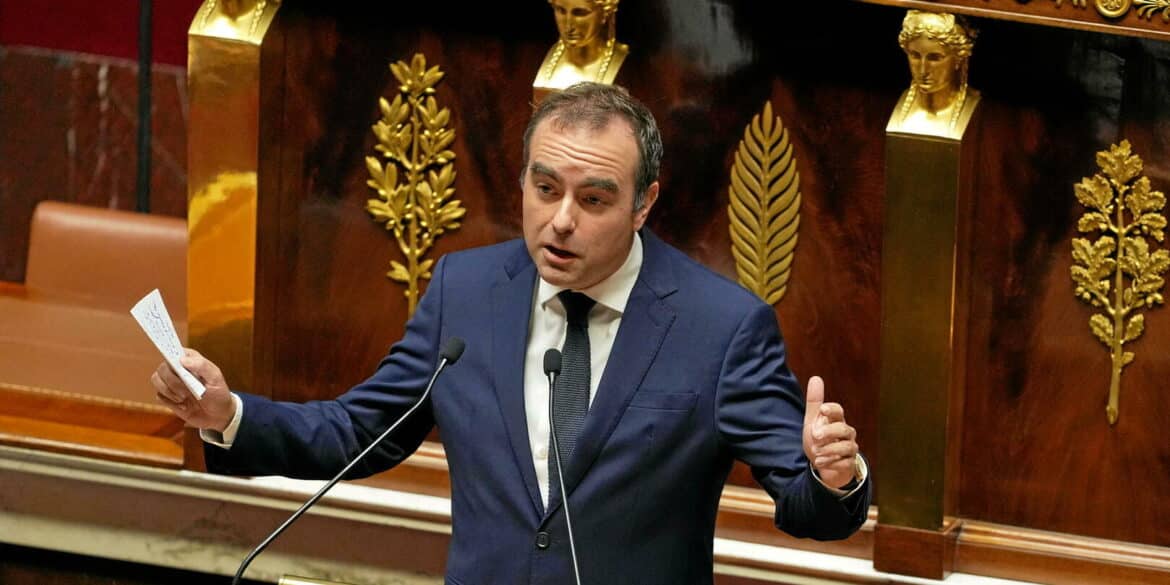 Budget: Les partis naviguent entre promesses et ambiguïtés Budget: Les jeux de pouvoir des partis politiques se dévoilent