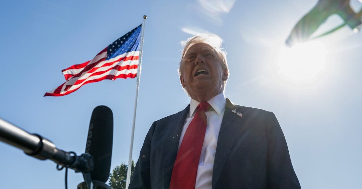 Trump appelle à l'arrestation du maire de Chicago et du gouverneur de l'État Trump appelle à l'emprisonnement des dirigeants de Chicago et de l'Illinois