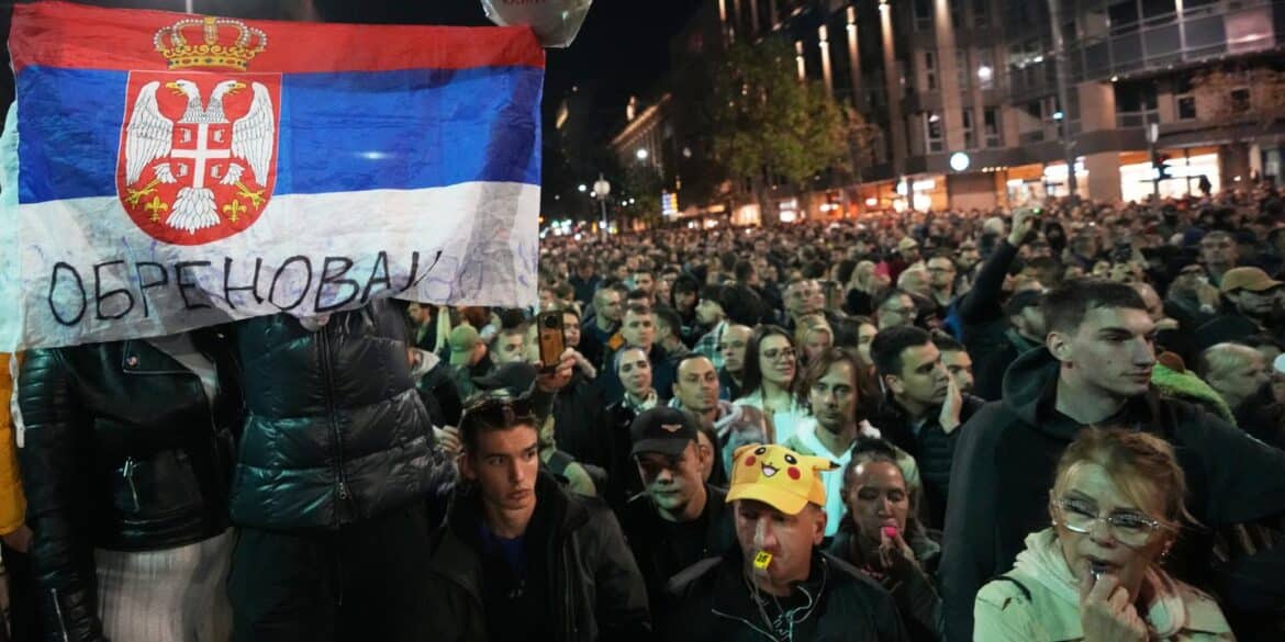 Confrontation à Belgrade : Partisans et Opposants S'affrontent