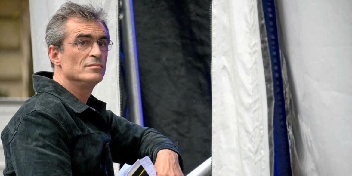 Raphaël Enthoven défend ses critiques de LFI et jure de poursuivre son engagement.