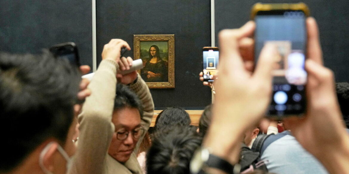 Deux tiktokeurs infiltrent le Louvre pour dévoiler leur création audacieuse.
