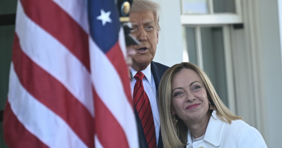 Giorgia Meloni: Maîtriser l'Art Diplomatique de la Séduction, de Trump à von der Leyen