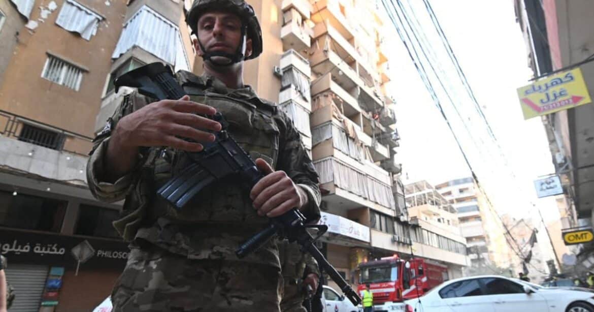 Israël frappe Beyrouth, élimine un leader du Hezbollah et fait 21 blessés.