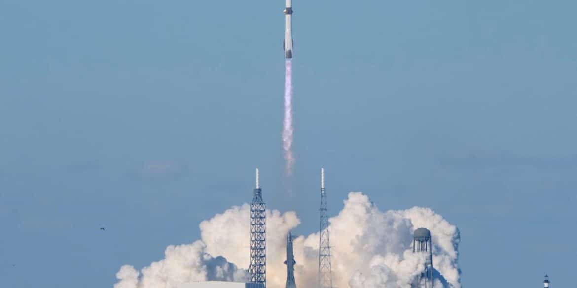 Blue Origin réussit la récupération du propulseur New Glenn, un nouveau souffle pour l'exploration spatiale.