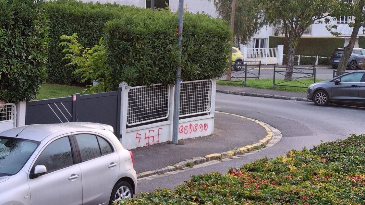 Palaiseau : Des symboles controversés révèlent l'ombre du passé