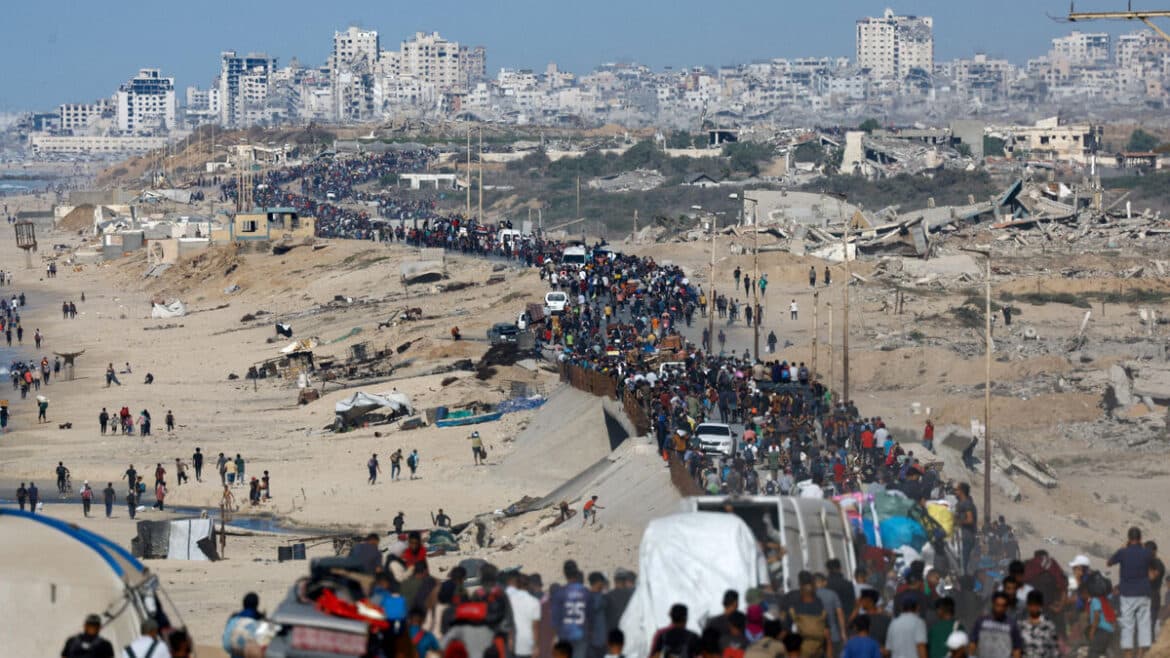 200,000 Palestinians Head North as Gaza Civil Defense Announces Return