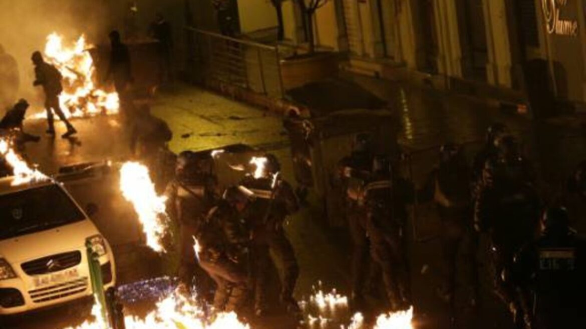 Un policier condamné en appel pour avoir gravement blessé un supporter