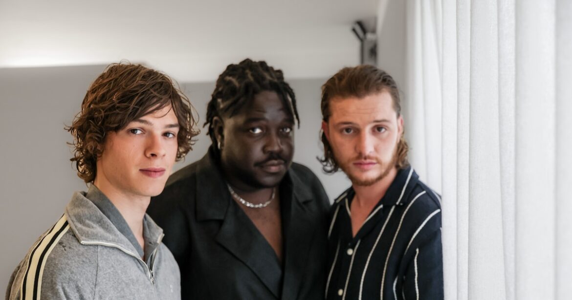 Météors : Une quête d'amour et de sens entre deux âmes perdues