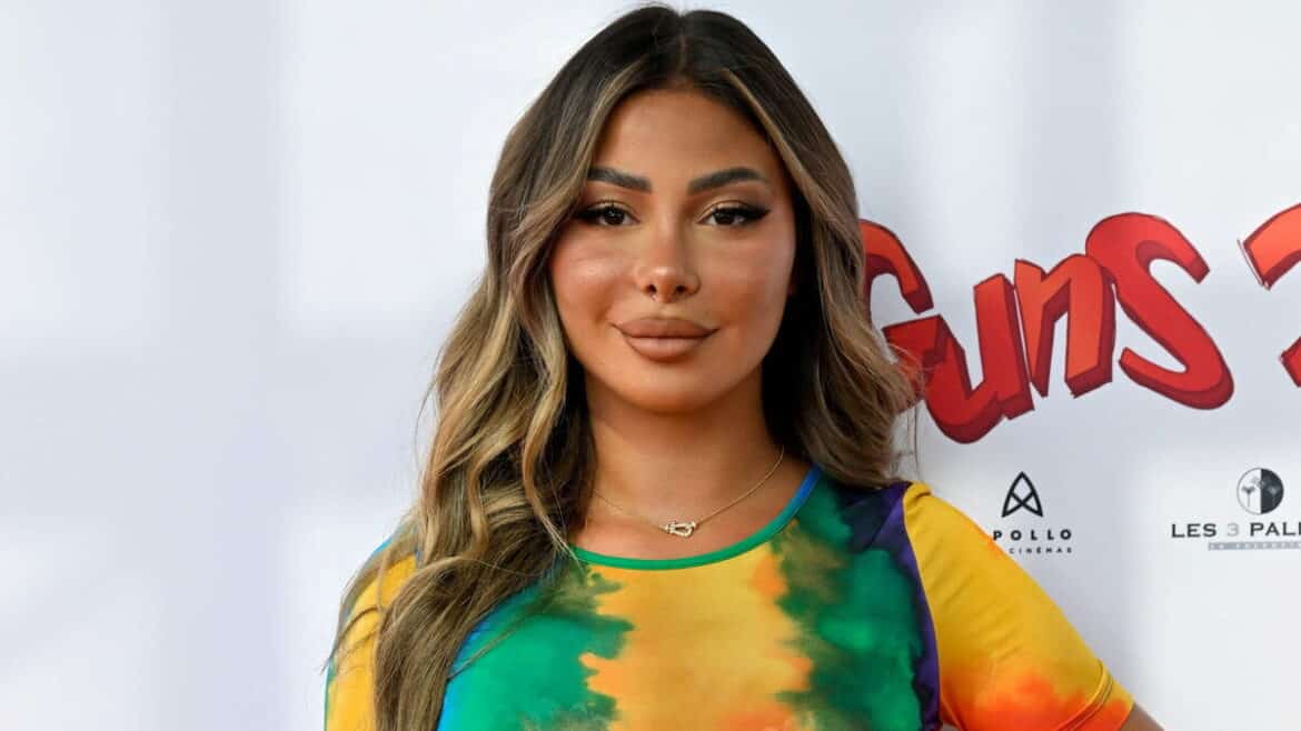 Maeva Ghennam : Une année de sursis et une amende salée pour l'influenceuse.