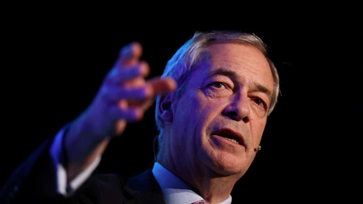 Un Afghan en détention après avoir ciblé Nigel Farage par des menaces.