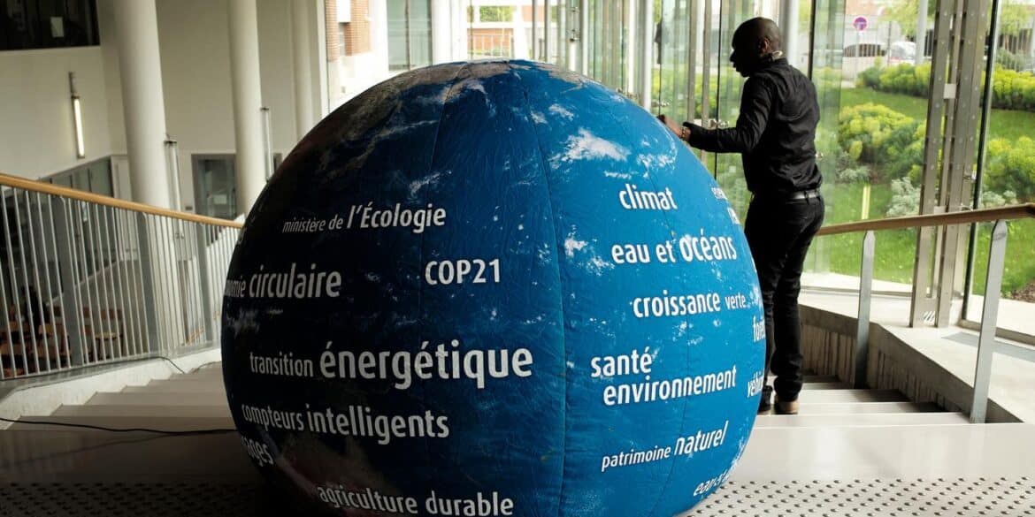 Une décennie après Paris : évaluer les avancées contre le changement climatique.