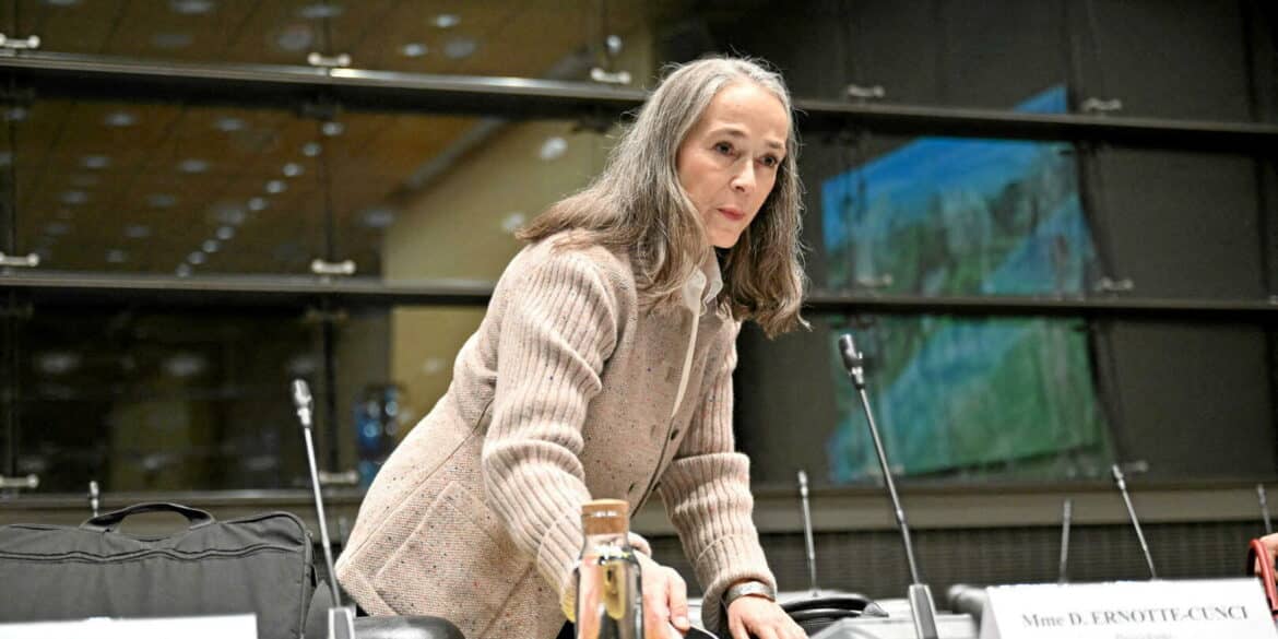 Éclaircissements de Delphine Ernotte sur les Frais d'Hôtel et les Emplois Fictifs devant l'Assemblée