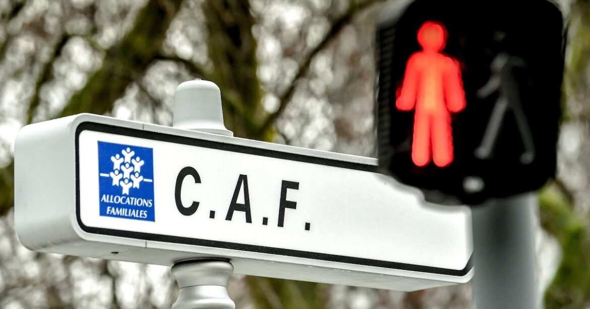 Une France en quête d'indépendance financière : le défi des aides publiques.