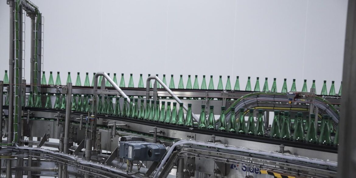 Perrier : Les autorités sanitaires soutiennent la préservation du label 'eau minérale naturelle'