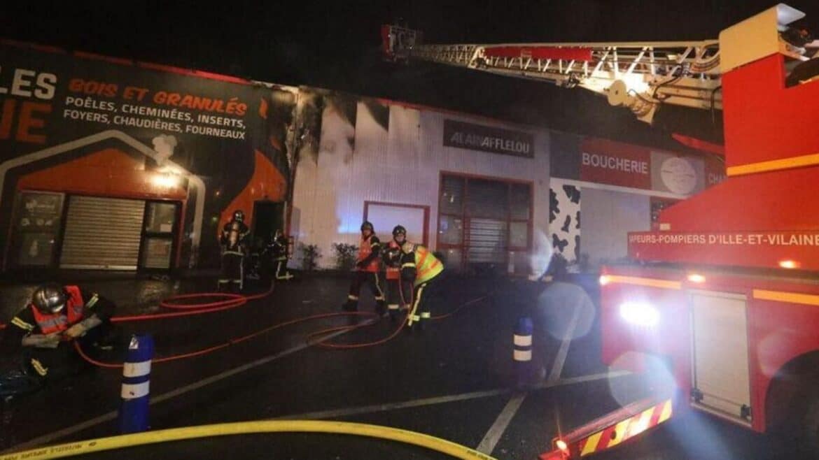 Un mégalomane et un fugitif au tribunal des flammes