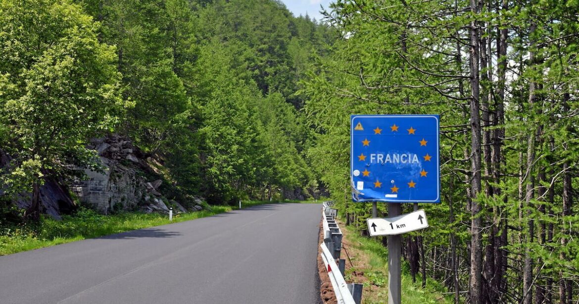 Renforcement de la politique migratoire de l'UE : les nouvelles stratégies d'éloignement