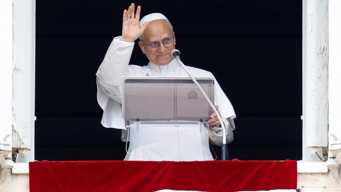 « Le pape Léon XIV dénonce le manque de dignité envers les migrants américains »