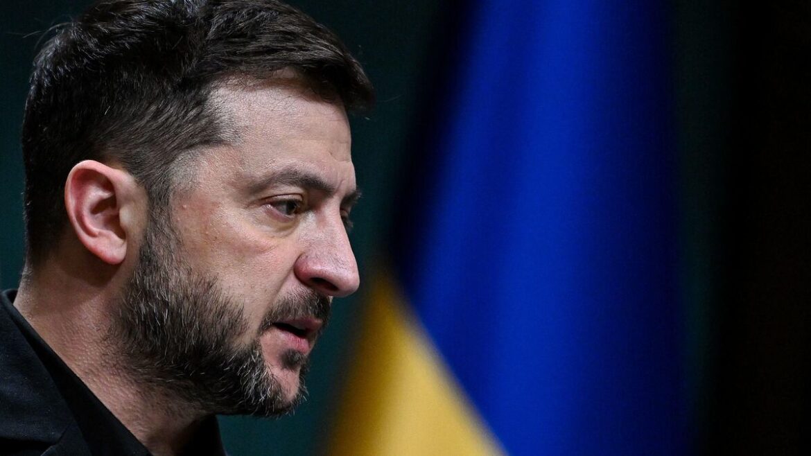 Ukraine: Zelensky Faces Pressure Amidst Russian-American Peace Plan