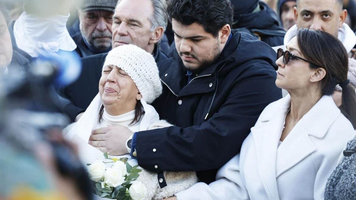 Marseille : Une marche émotive en hommage à Mehdi Kessaci contre la criminalité organisée.