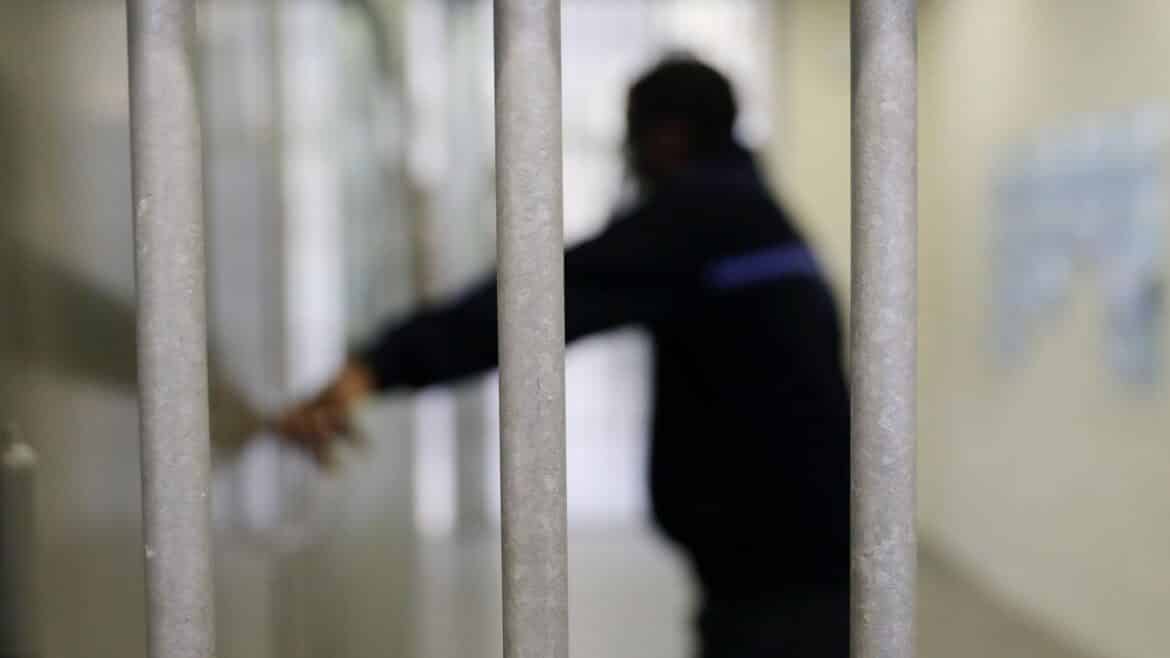 Un gardien de prison condamné pour brutalité envers les détenus