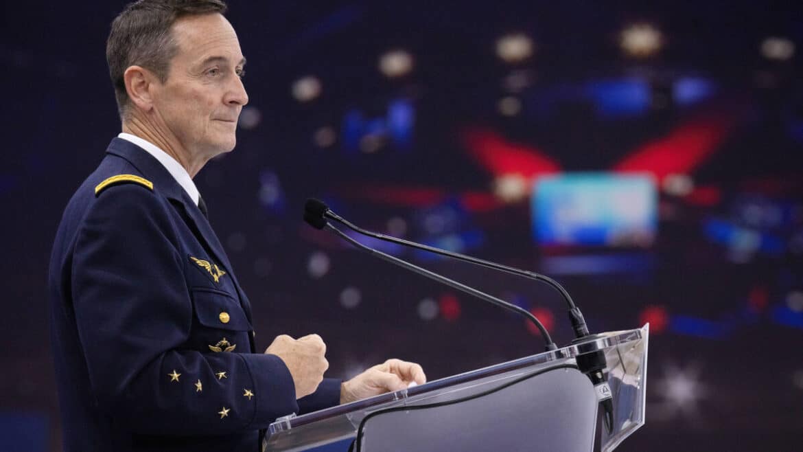 « Le général Mandon prévient : la paix vacille, la guerre se profile »