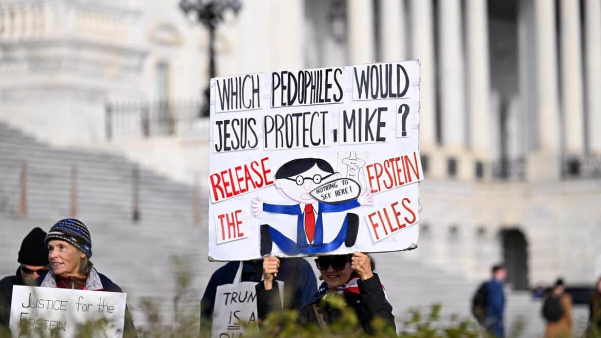 « Mark Epstein dénonce l'altération de dossiers par le FBI, malgré les dénégations de Trump »