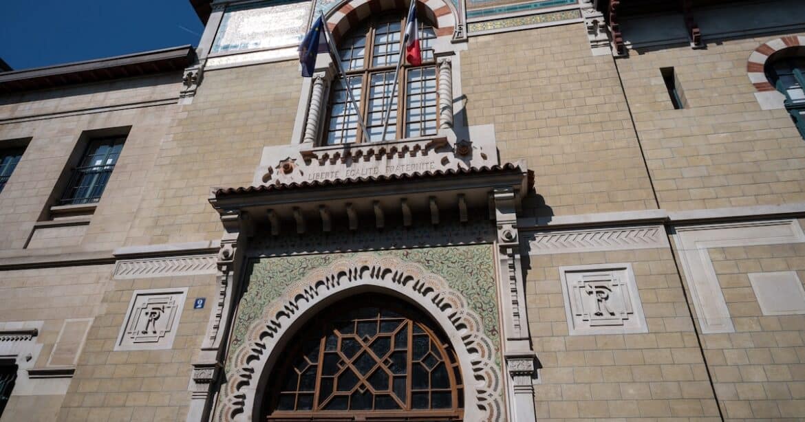 Révolte étudiante : Lettre explosive sur le népotisme à l'INSP et réponse de la direction.