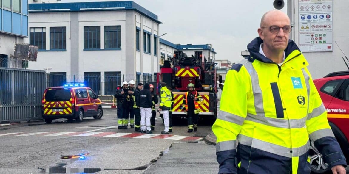 Accident industriel près de Lyon : quatre blessés dont deux en état critique.